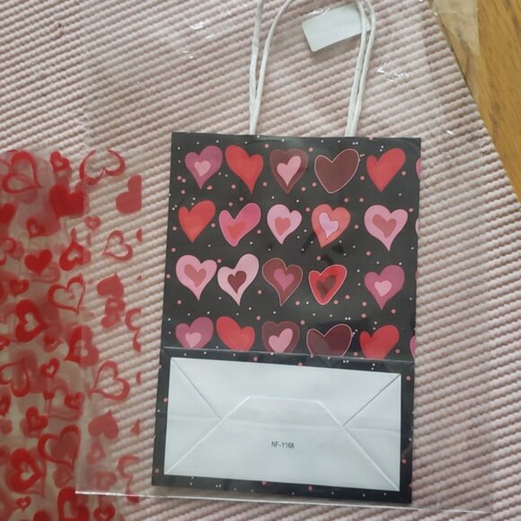 Valentine's Gnome And  Gift Bag Bundle Set, NEW - Picture 8 of 12